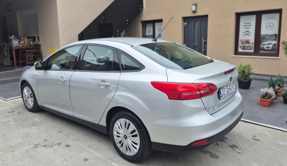 Ford Focus sedan 1.5tdci